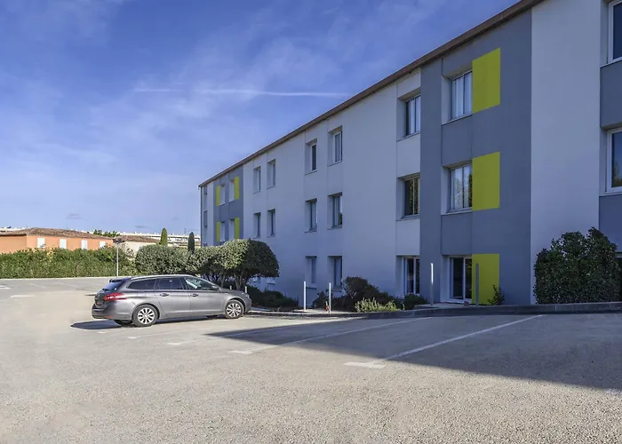 B&B HOTEL Orange - Échangeur A7 A9