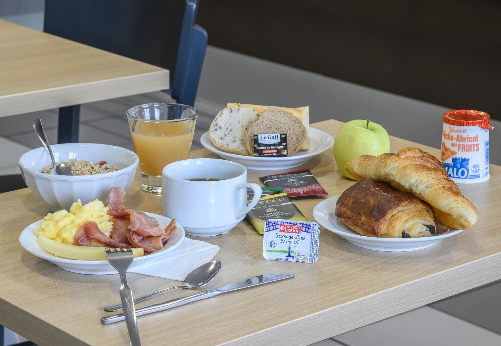 - échangeur A7 A9 Hotel