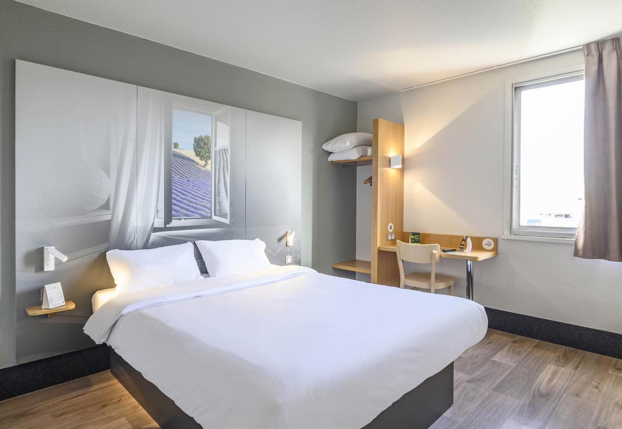 Hotel - échangeur A7 A9