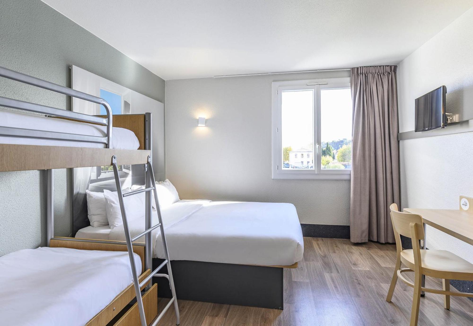 Hotel - échangeur A7 A9 3*