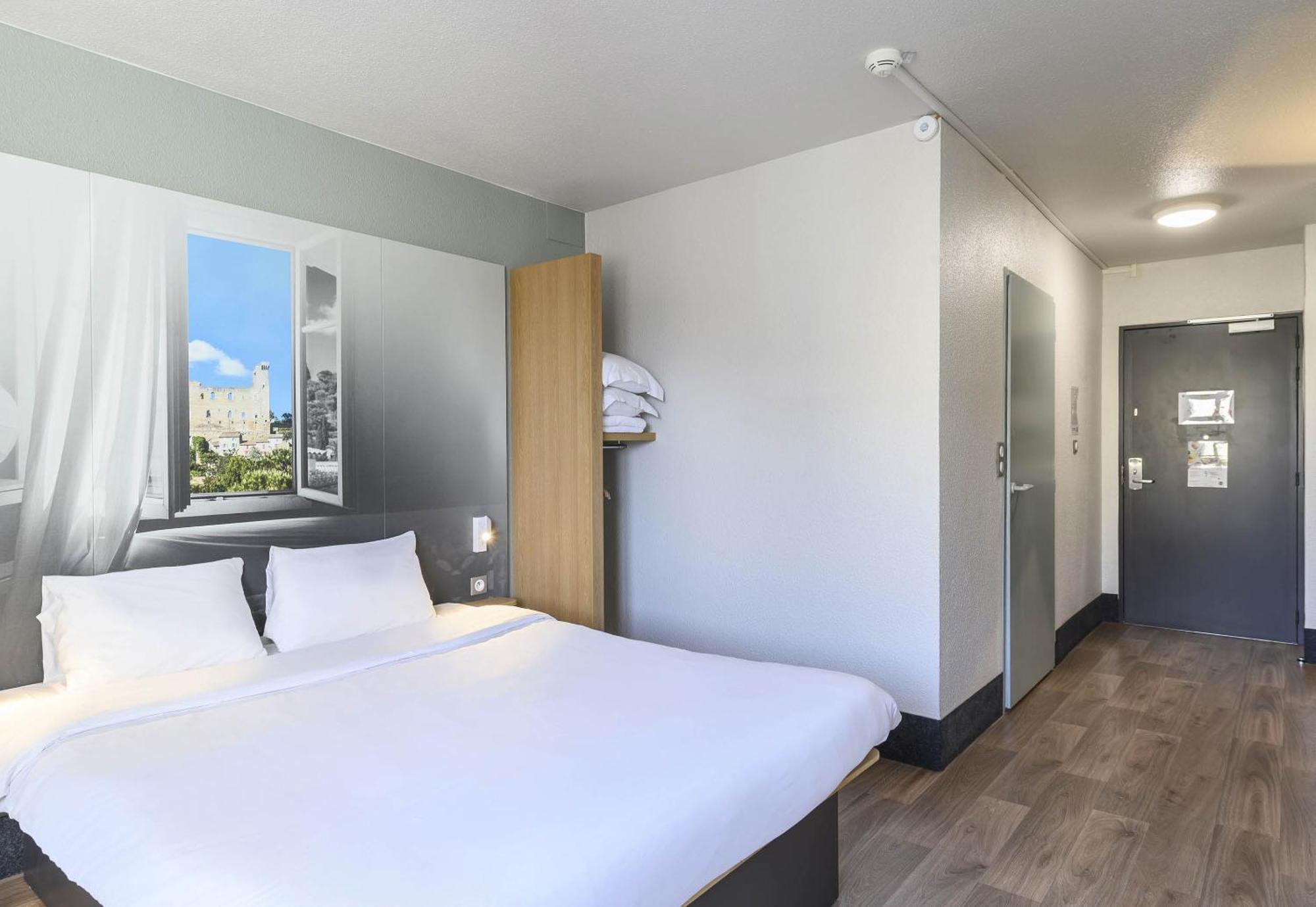 Hotel - échangeur A7 A9