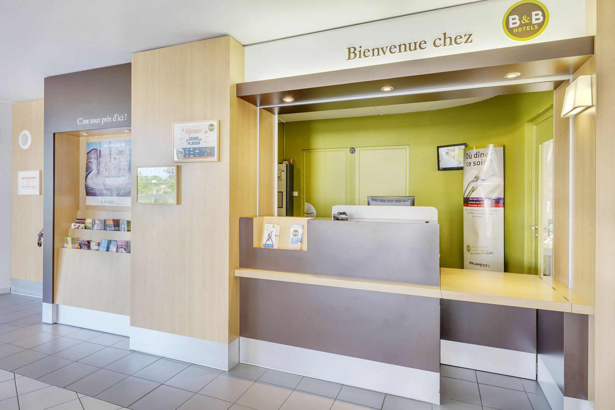 Hotel - échangeur A7 A9