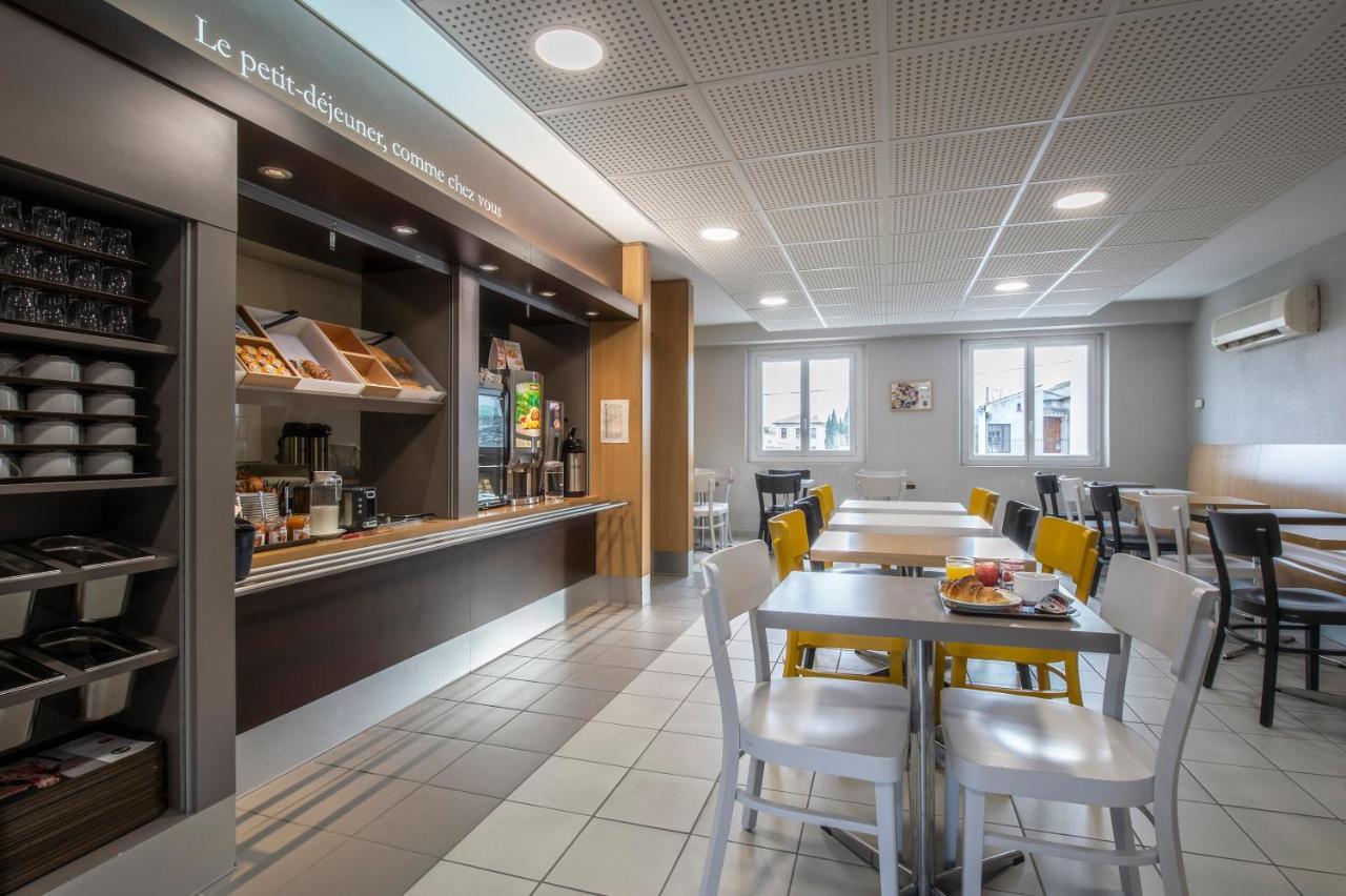 - échangeur A7 A9 Hotel 3*